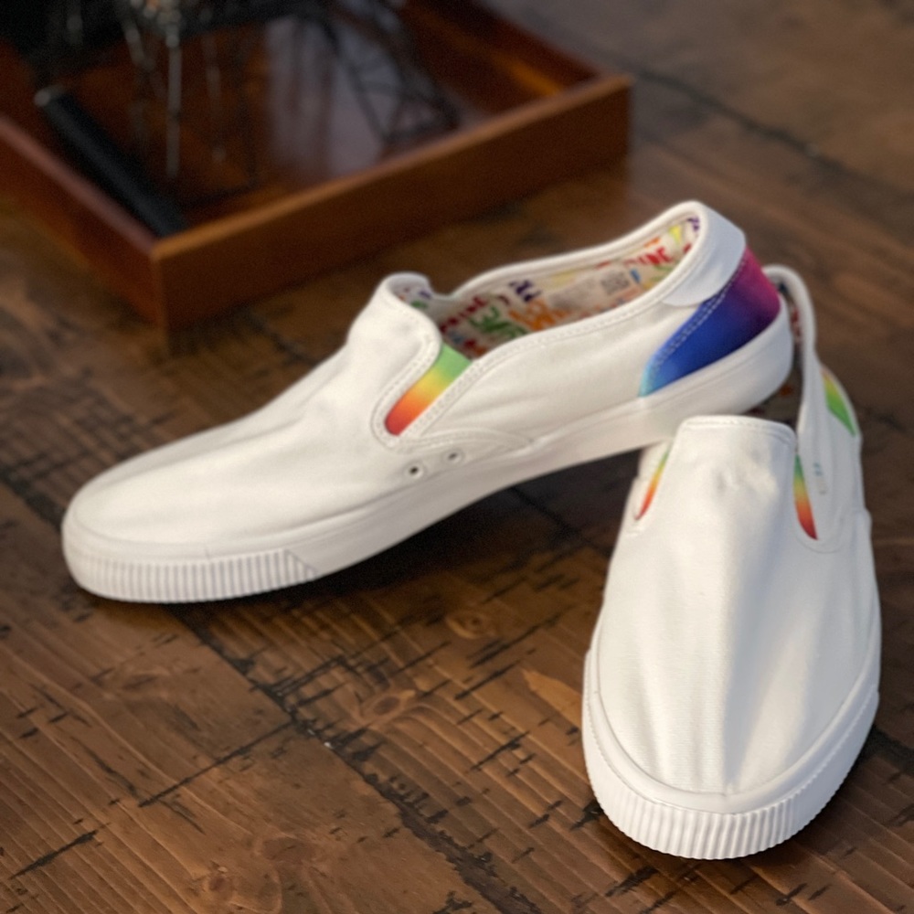Tom’s Baja Unity Rainbow Men’s Size 9.5 Canvas Shoes - Stylish and Sustainable!
